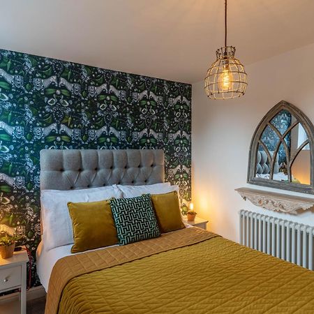 Luxury Chapel Apartment Within City Walls 체스터 외부 사진