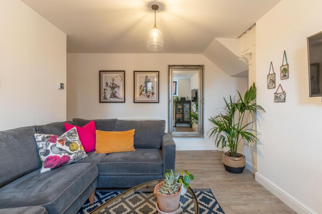 Luxury Chapel Apartment Within City Walls 체스터 외부 사진