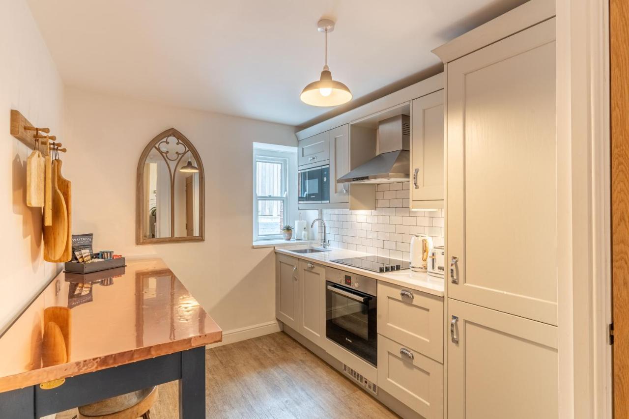 Luxury Chapel Apartment Within City Walls 체스터 외부 사진