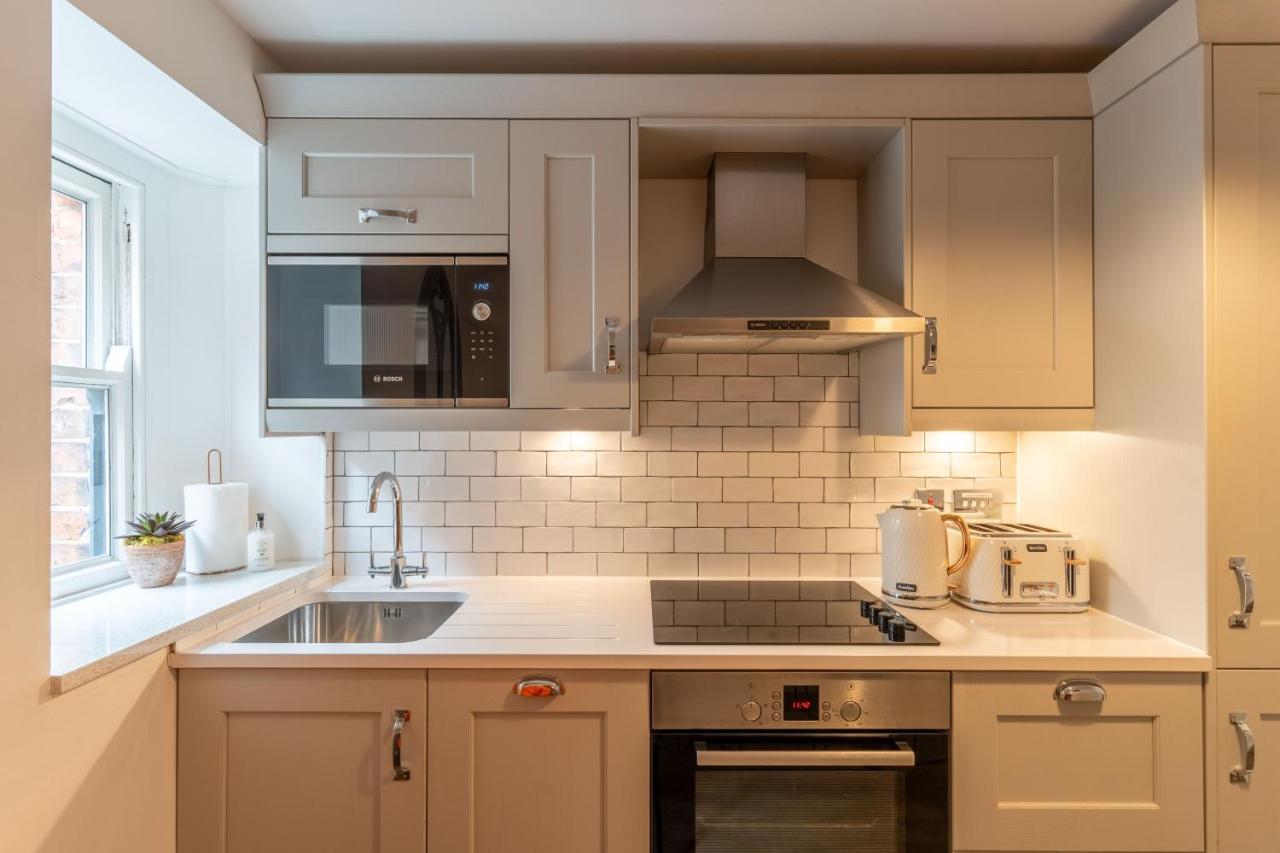 Luxury Chapel Apartment Within City Walls 체스터 외부 사진
