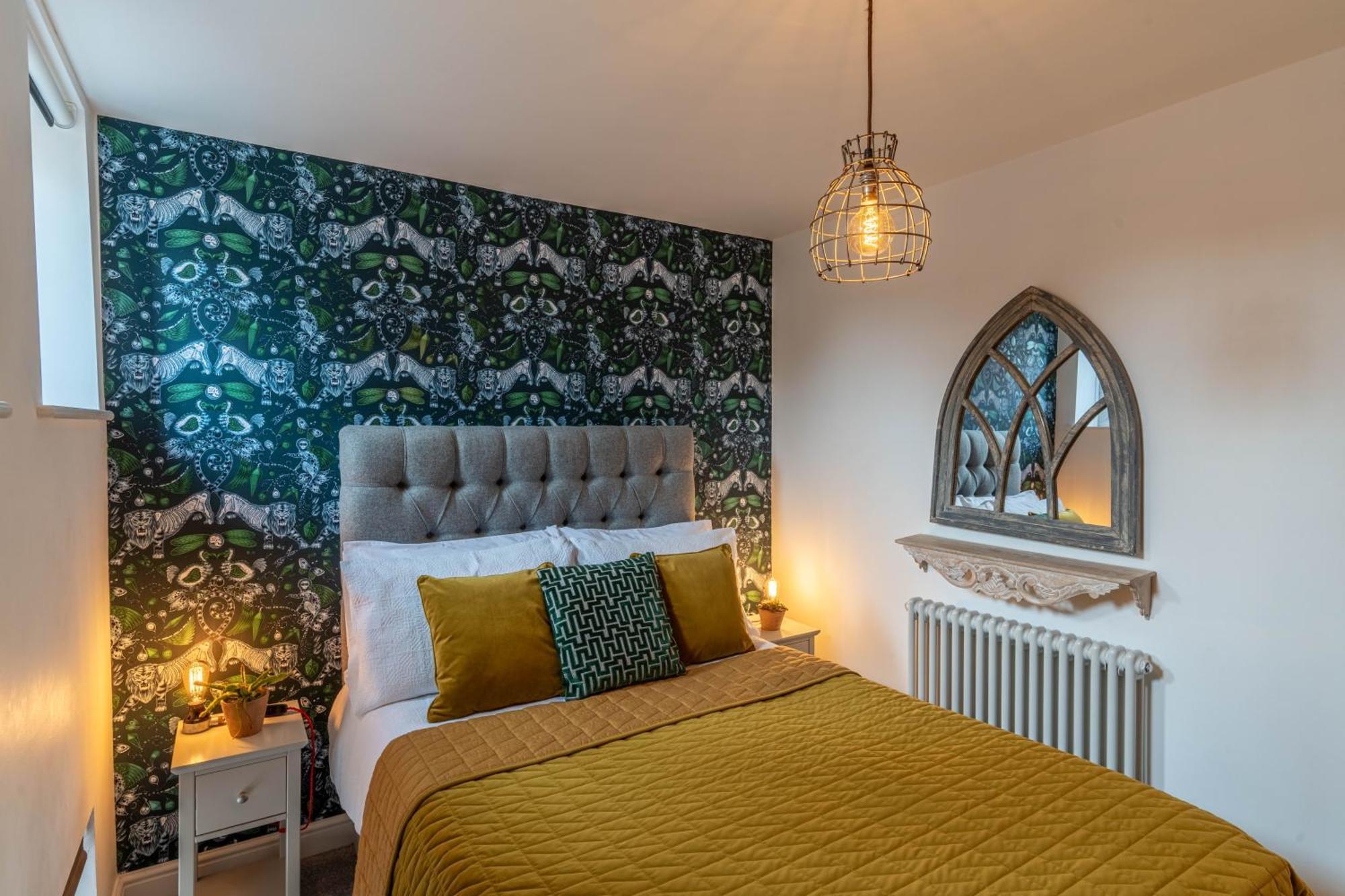 Luxury Chapel Apartment Within City Walls 체스터 외부 사진