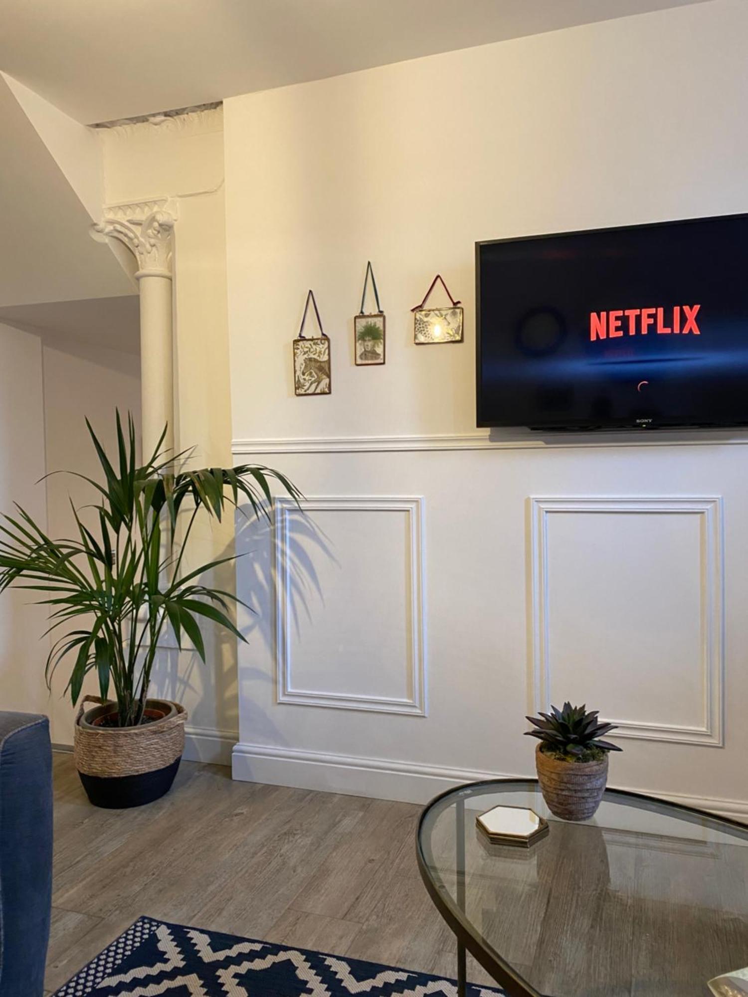 Luxury Chapel Apartment Within City Walls 체스터 외부 사진